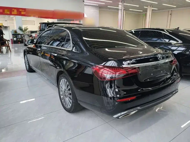 Mercedes-Benz E-Class — Фото автомобиля 4