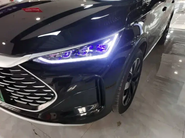 BYD Tang — Фото автомобиля 23