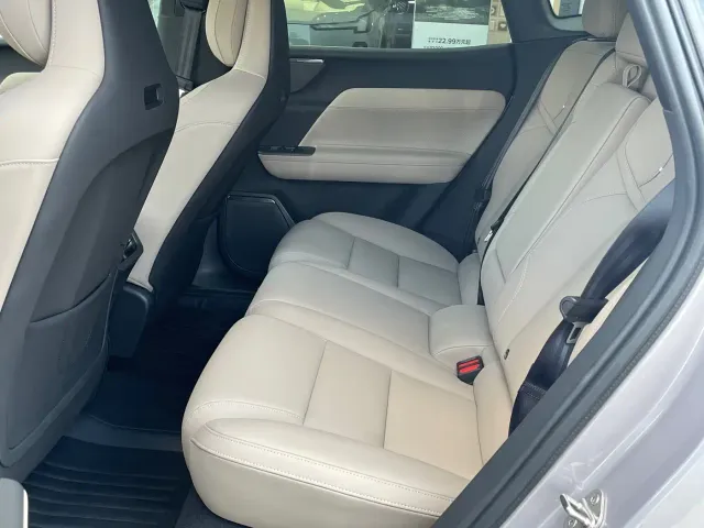 Volvo XC70 Plug-in Hybrid — Фото автомобиля 11