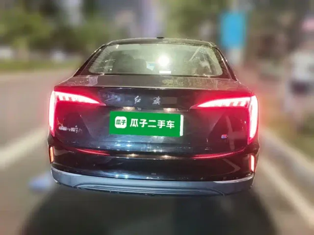 Hongqi E-QM5 — Фото автомобиля 3