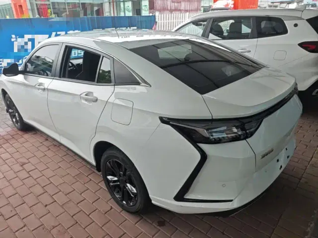Dongfeng Yixuan — Фото автомобиля 4