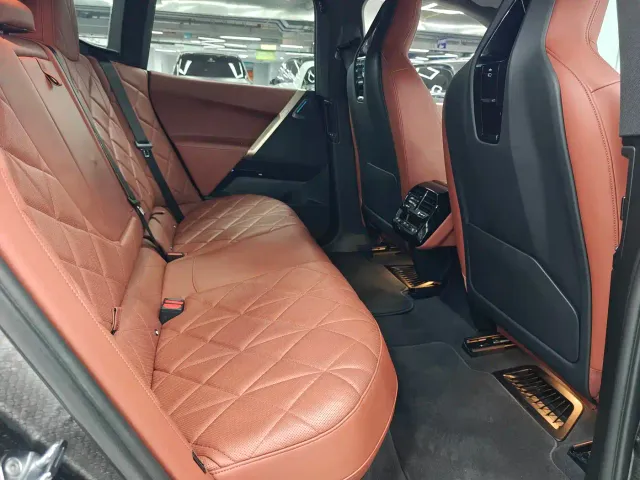 BMW iX M60 — Фото автомобиля 11