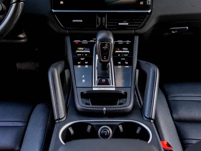 Porsche Cayenne — Фото автомобиля 17