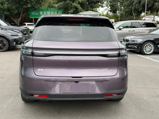 Leapmotor B10 — Фото автомобиля 7