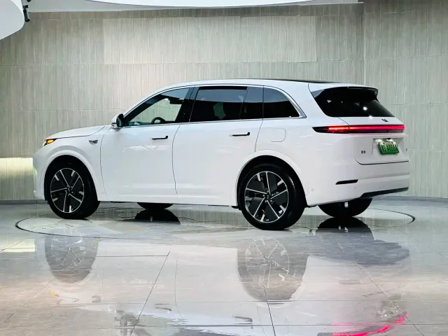 Li Auto L7 — Фото автомобиля 6