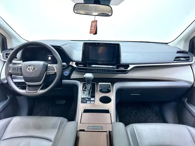 Toyota Sienna — Фото автомобиля 13