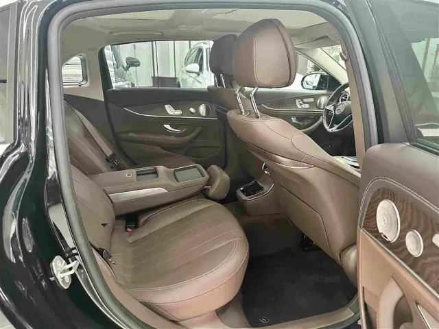 Mercedes-Benz E-Class — Фото автомобиля 17