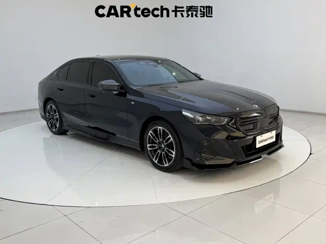 BMW BMW 5 Series 2024 525Li M Sport Package — Фото автомобиля 2