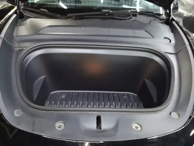 Tesla Model Y — Фото автомобиля 19