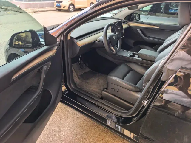 Tesla Model Y 2022 Facelift Rear-Wheel Drive Version — Фото автомобиля 4