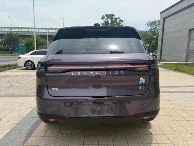 Leapmotor B10 — Фото автомобиля 14