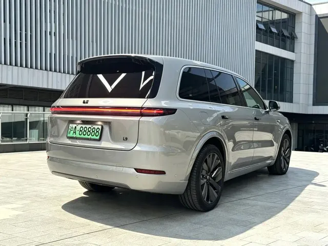 Li Auto L9 — Фото автомобиля 12