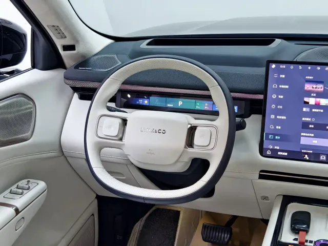 Lynk & Co 900 — Фото автомобиля 20