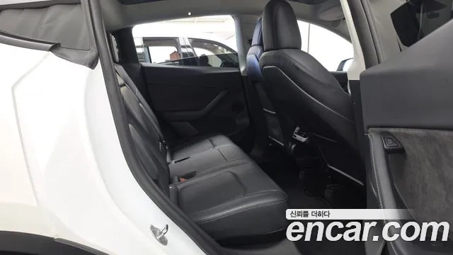 Tesla Model Y — Фото автомобиля 12