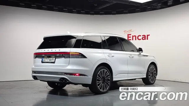 Lincoln Aviator 2nd Gen — Фото автомобиля 2