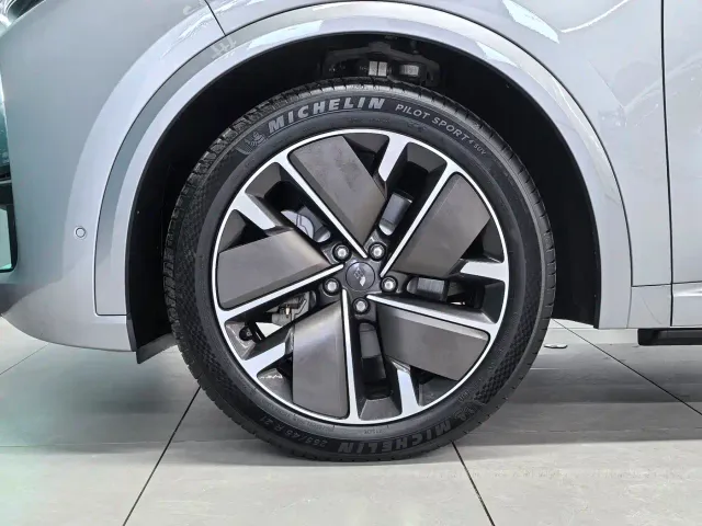 Li Auto L9 — Фото автомобиля 18