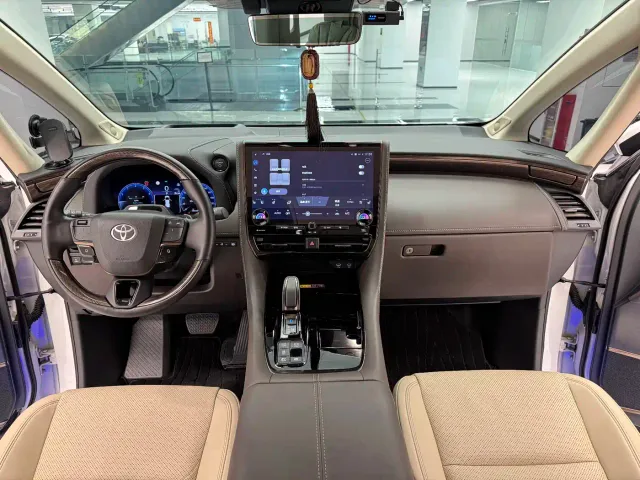Toyota Alphard — Фото автомобиля 5