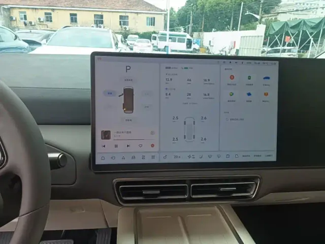 Li Auto MEGA — Фото автомобиля 12