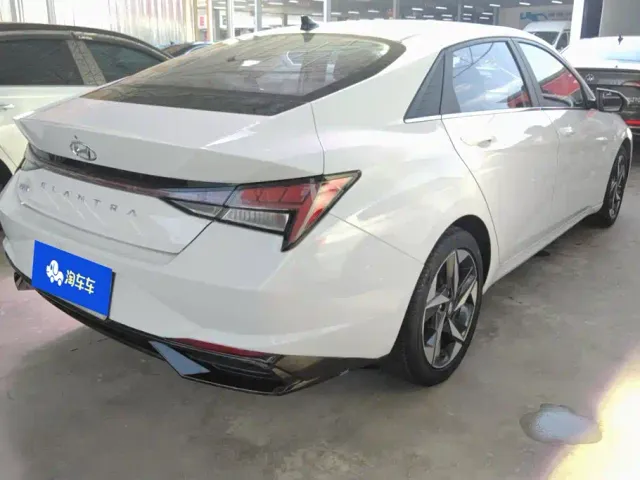 Hyundai Elantra — Фото автомобиля 3