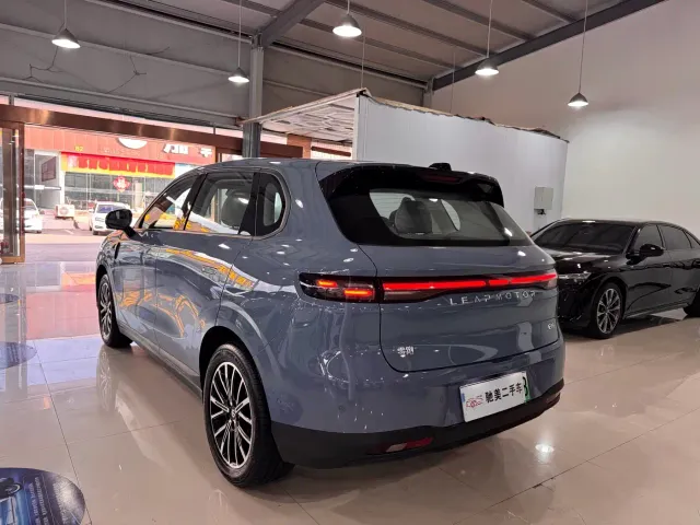 Leapmotor B10 — Фото автомобиля 7