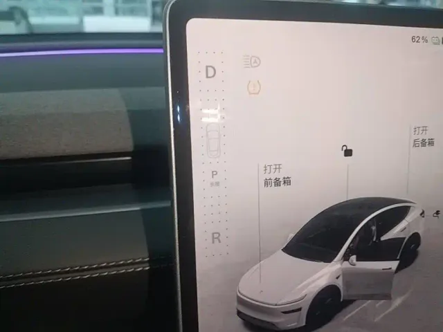 Tesla Model Y — Фото автомобиля 13