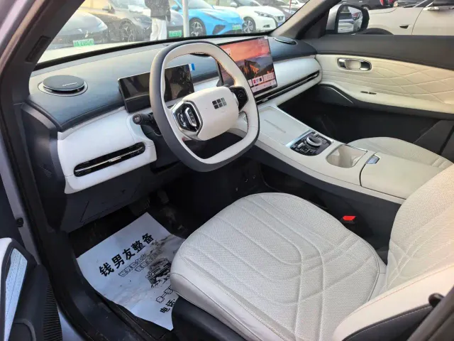 Geely Galaxy Starship 7 EM-i — Фото автомобиля 3