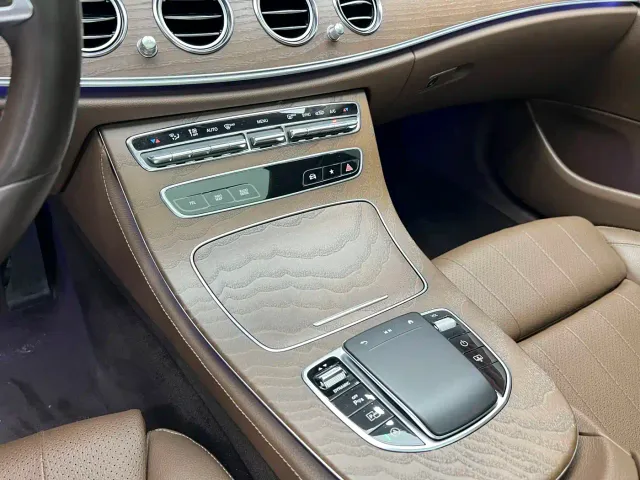 Mercedes-Benz E-Class — Фото автомобиля 14