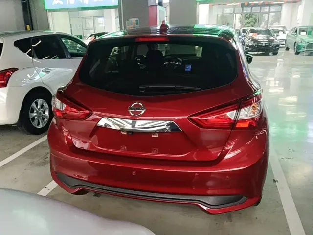Nissan Tiida — Фото автомобиля 5