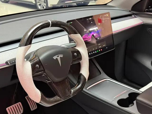 Tesla Model Y — Фото автомобиля 14