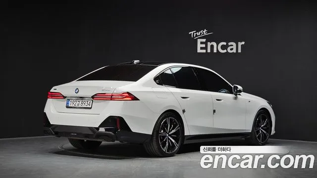 BMW 5 Series G60 — Фото автомобиля 2