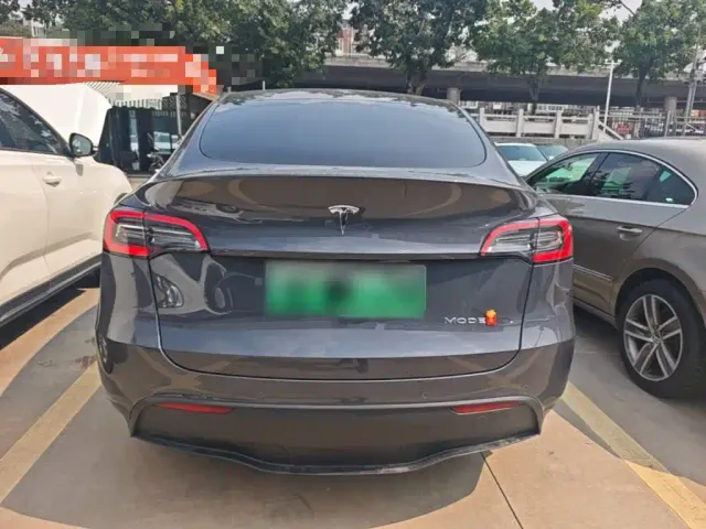 Tesla Model Y — Фото автомобиля 5