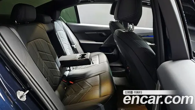 BMW 5-Series — Фото автомобиля 12