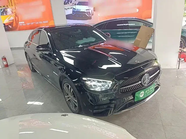 Mercedes-Benz E-Class — Фото автомобиля 3