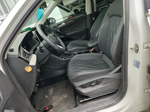 Volkswagen Tiguan L — Фото автомобиля 14