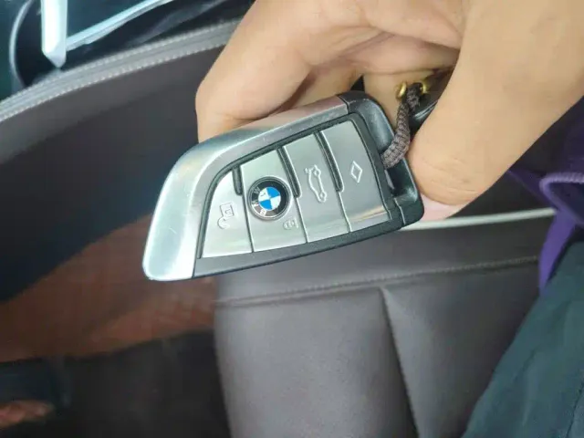 BMW 5 Series — Фото автомобиля 11