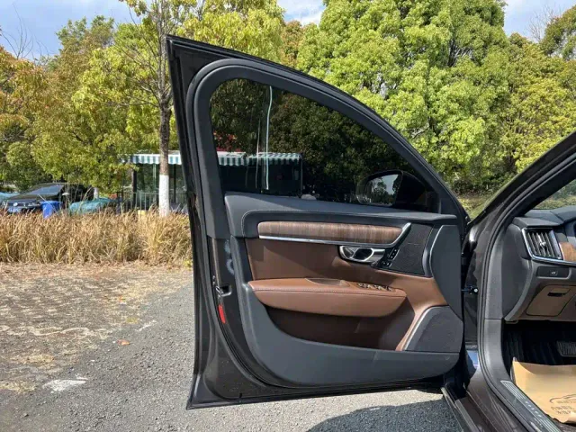 Volvo S90 — Фото автомобиля 16
