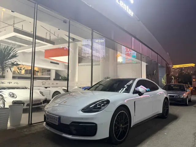 Фотография автомобиля — Porsche Panamera