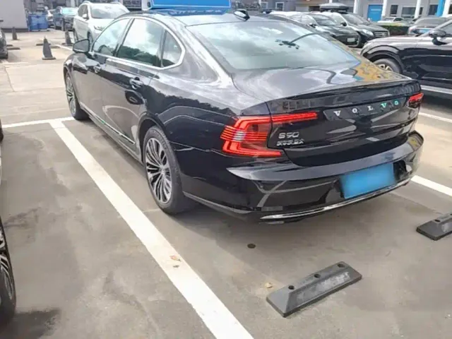 Volvo S90 — Фото автомобиля 4