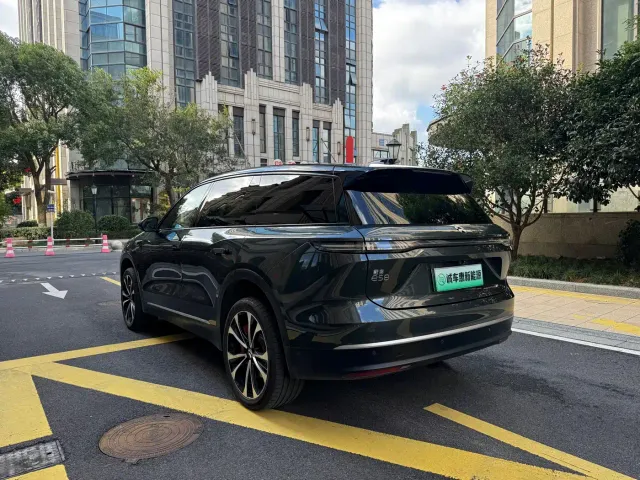 Nio ES8 — Фото автомобиля 14