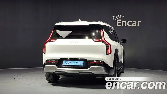 Kia EV9 — Фото автомобиля 4