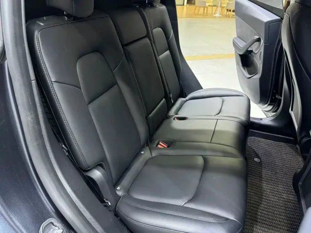 Tesla Model Y — Фото автомобиля 23