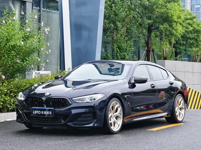 Фотография автомобиля — BMW 8 Series