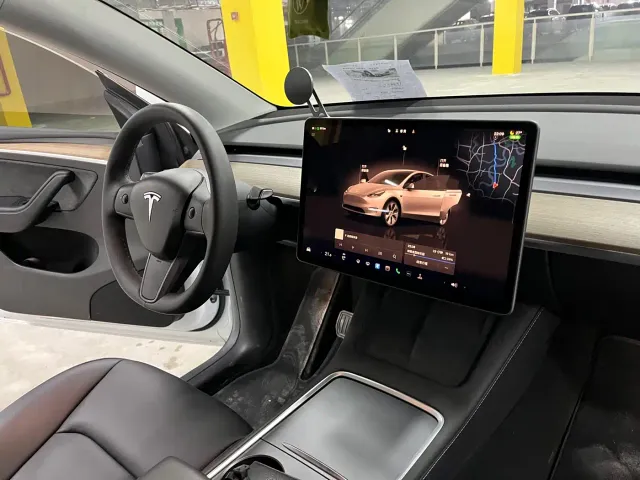 Tesla Model Y — Фото автомобиля 8
