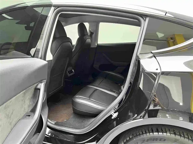 Tesla Model Y — Фото автомобиля 7