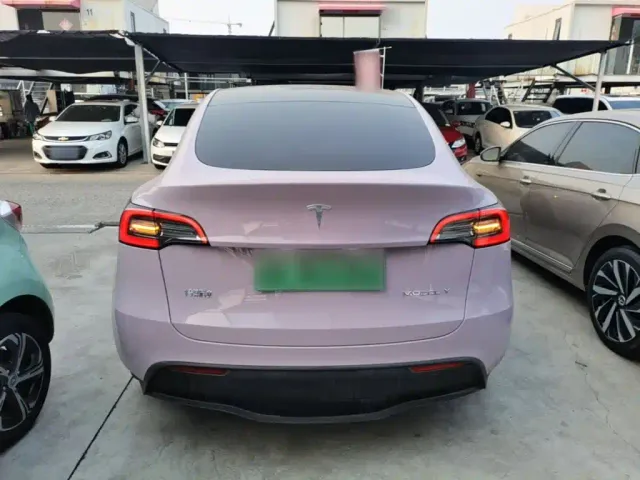 Tesla Model Y — Фото автомобиля 5