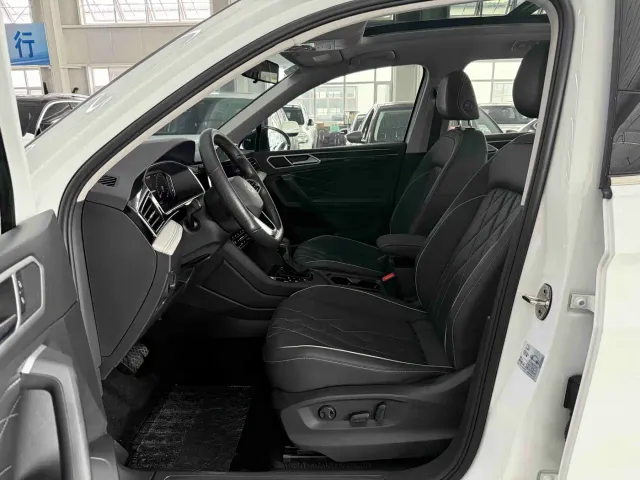 Volkswagen Tiguan L — Фото автомобиля 8