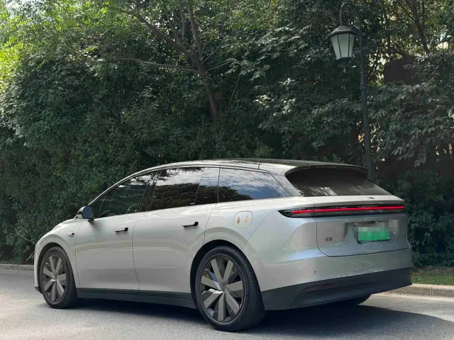 Li Auto Li Auto i6 2025 4WD Base Model — Фото автомобиля 9