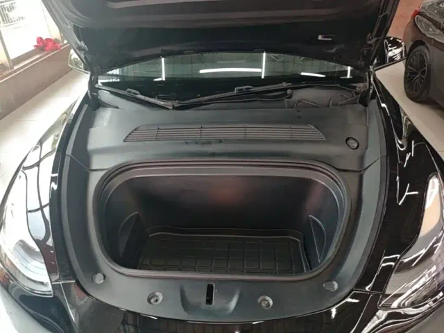 Tesla Model Y — Фото автомобиля 19