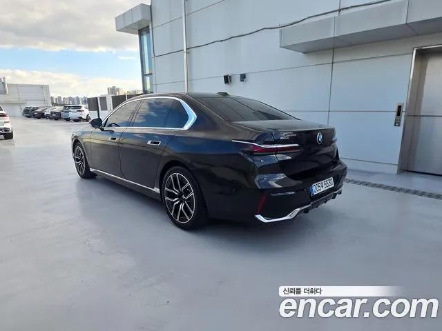 BMW 7 Series G70 — Фото автомобиля 12