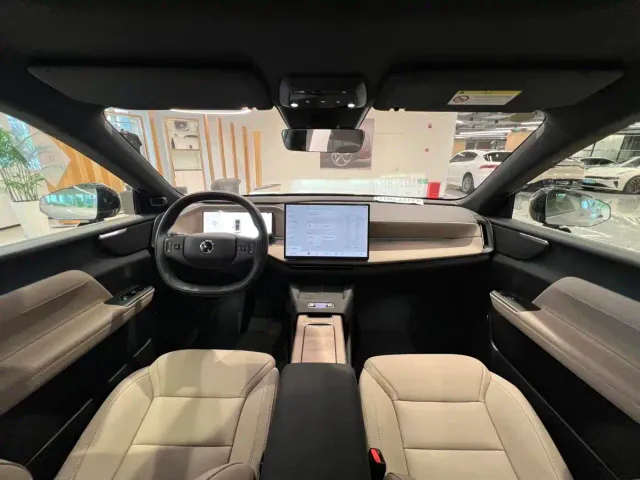 Volvo XC70 Plug-in Hybrid — Фото автомобиля 12